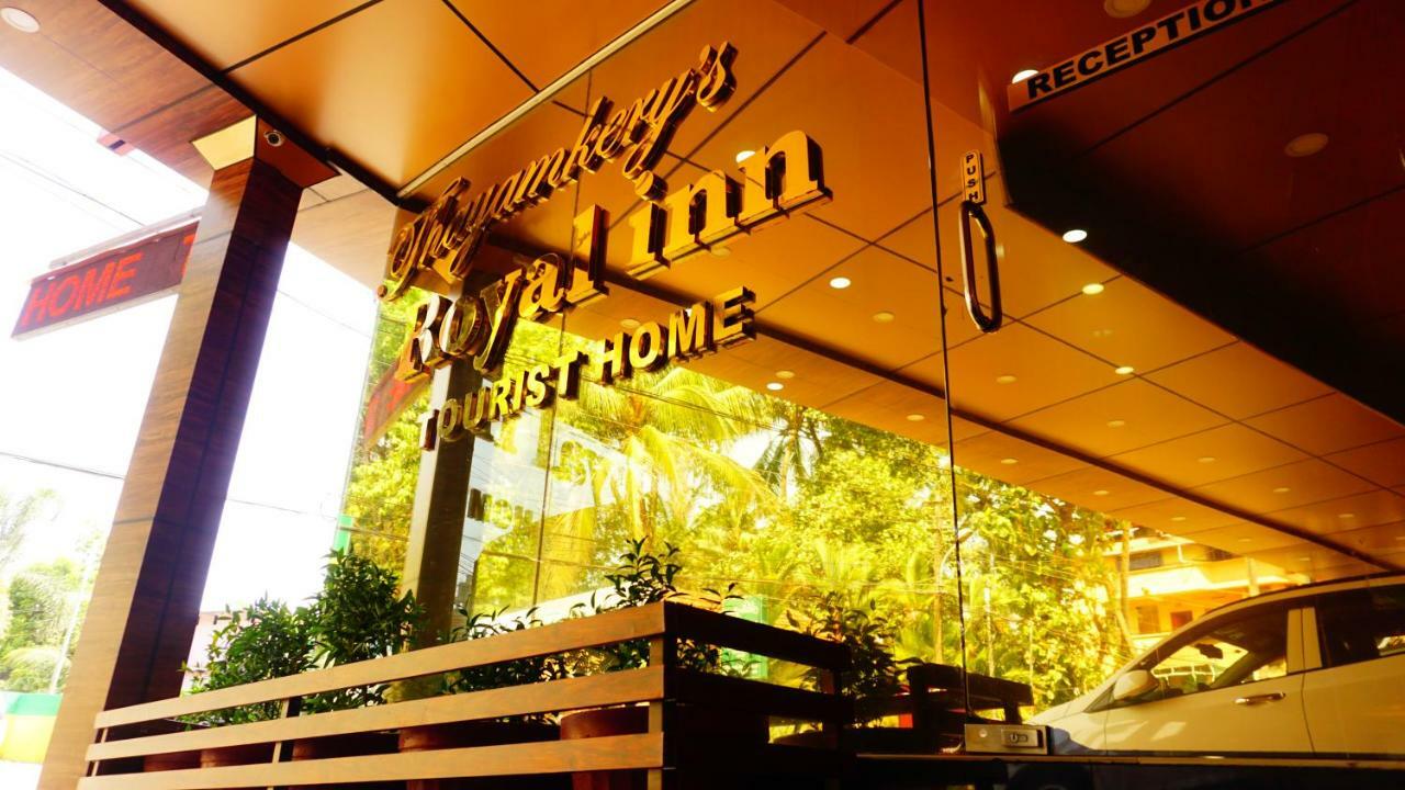 タヤムクリーズ ロイヤル イン Kochi エクステリア 写真